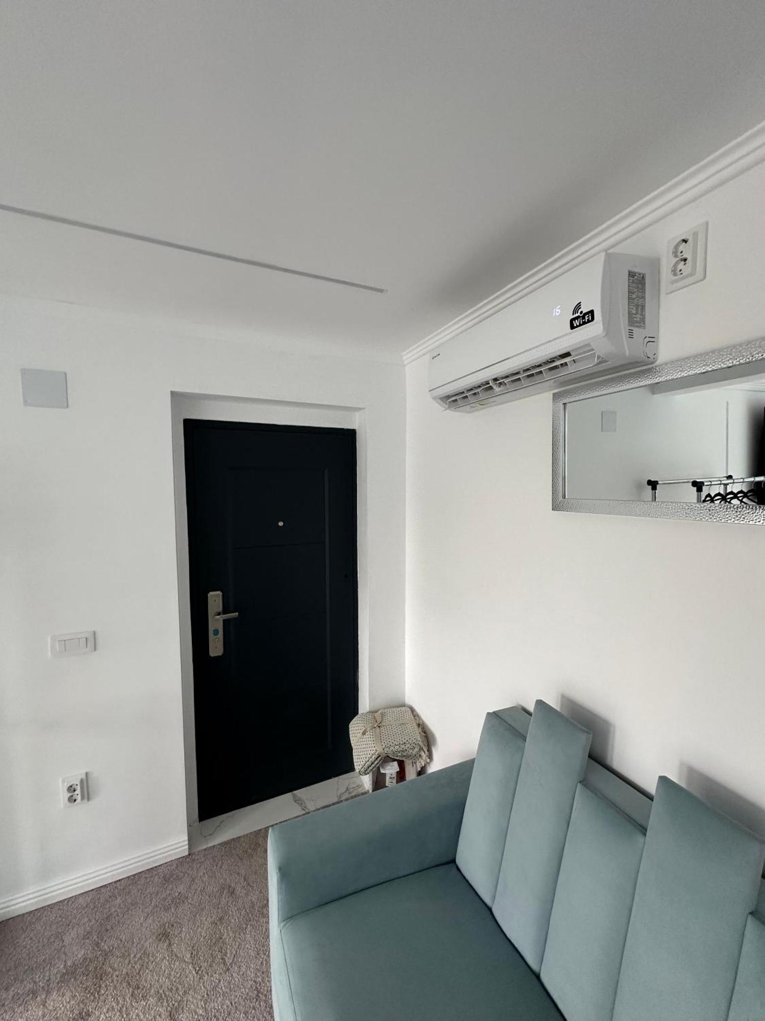 Elegant Escape Central Studio Craiova Exteriör bild