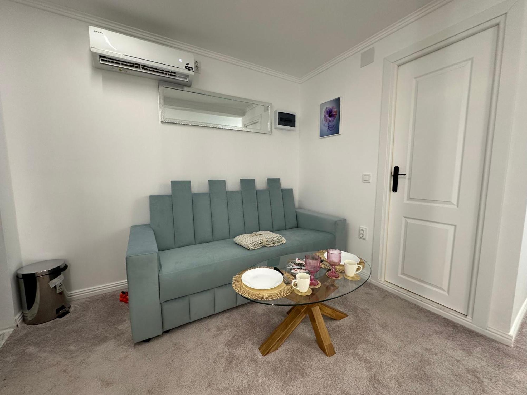 Elegant Escape Central Studio Craiova Exteriör bild