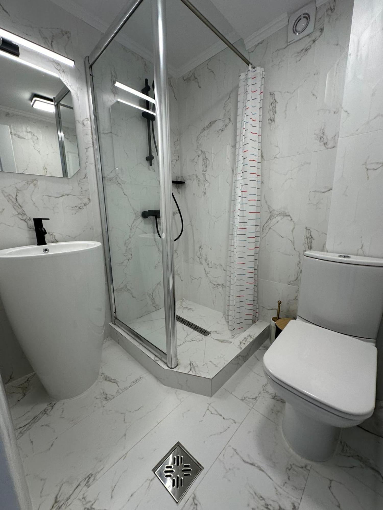 Elegant Escape Central Studio Craiova Exteriör bild
