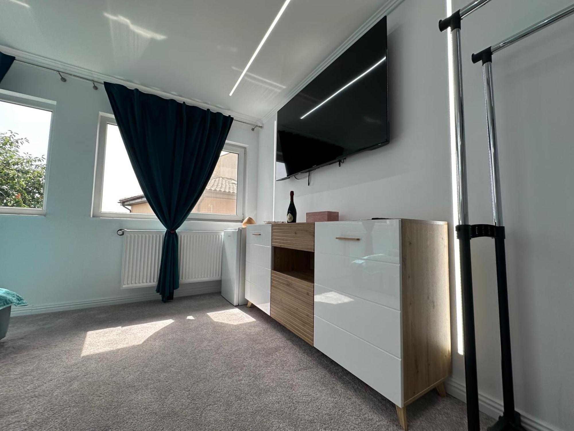 Elegant Escape Central Studio Craiova Exteriör bild