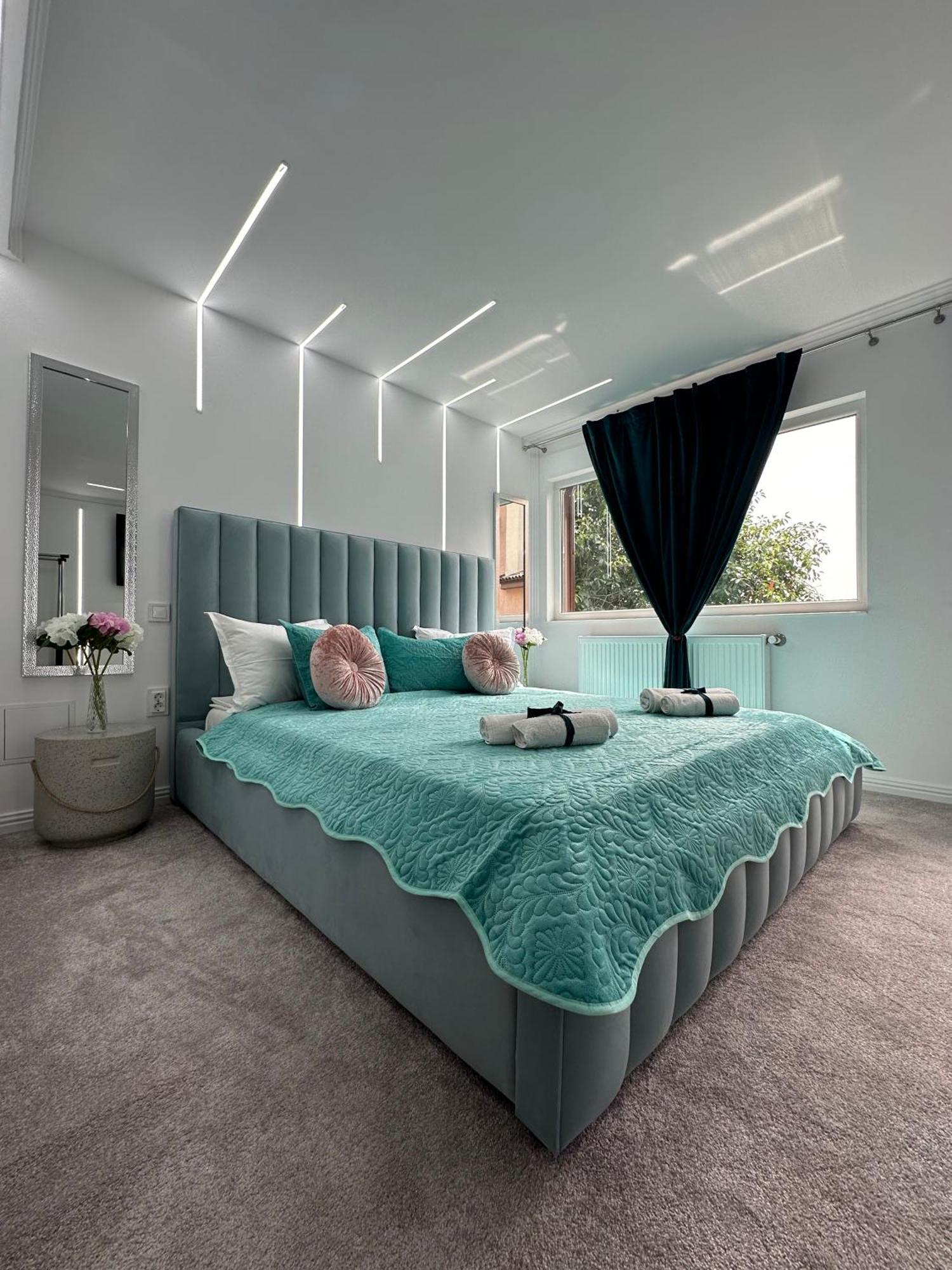 Elegant Escape Central Studio Craiova Exteriör bild